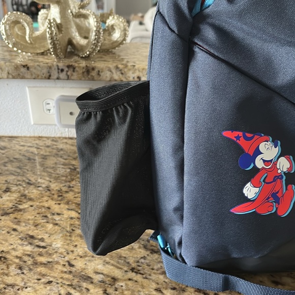 Disney D23 Sling bag - Picture 3 of 8